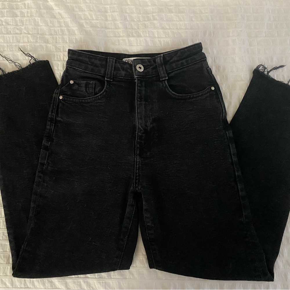 Black Zara raw hem ankle straight jeans
